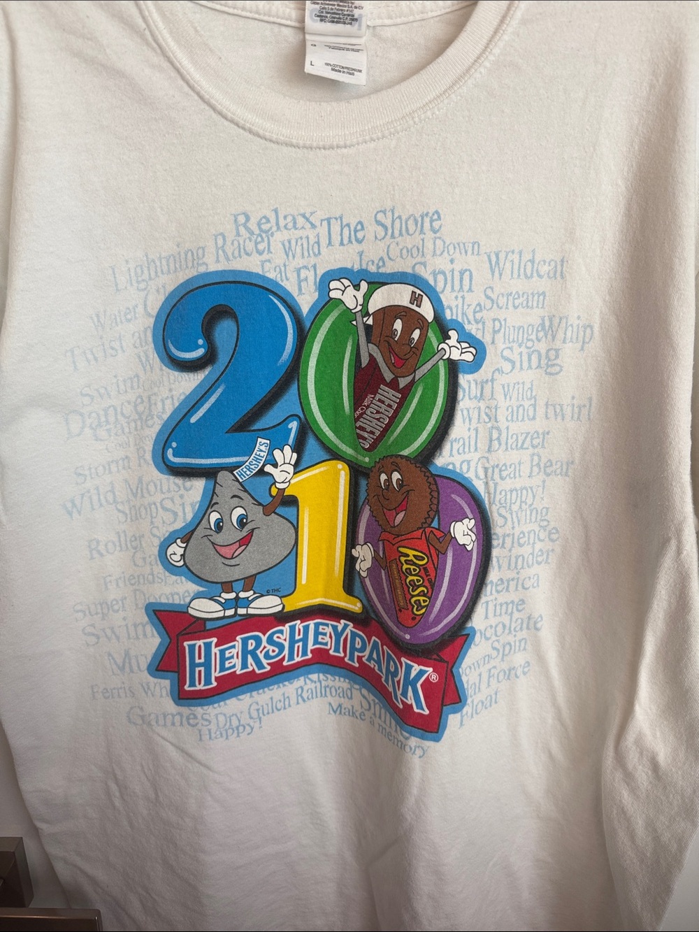 Gildan White Hersheypark 2010 Graphic Tee with Blue Green Yellow Purple Print